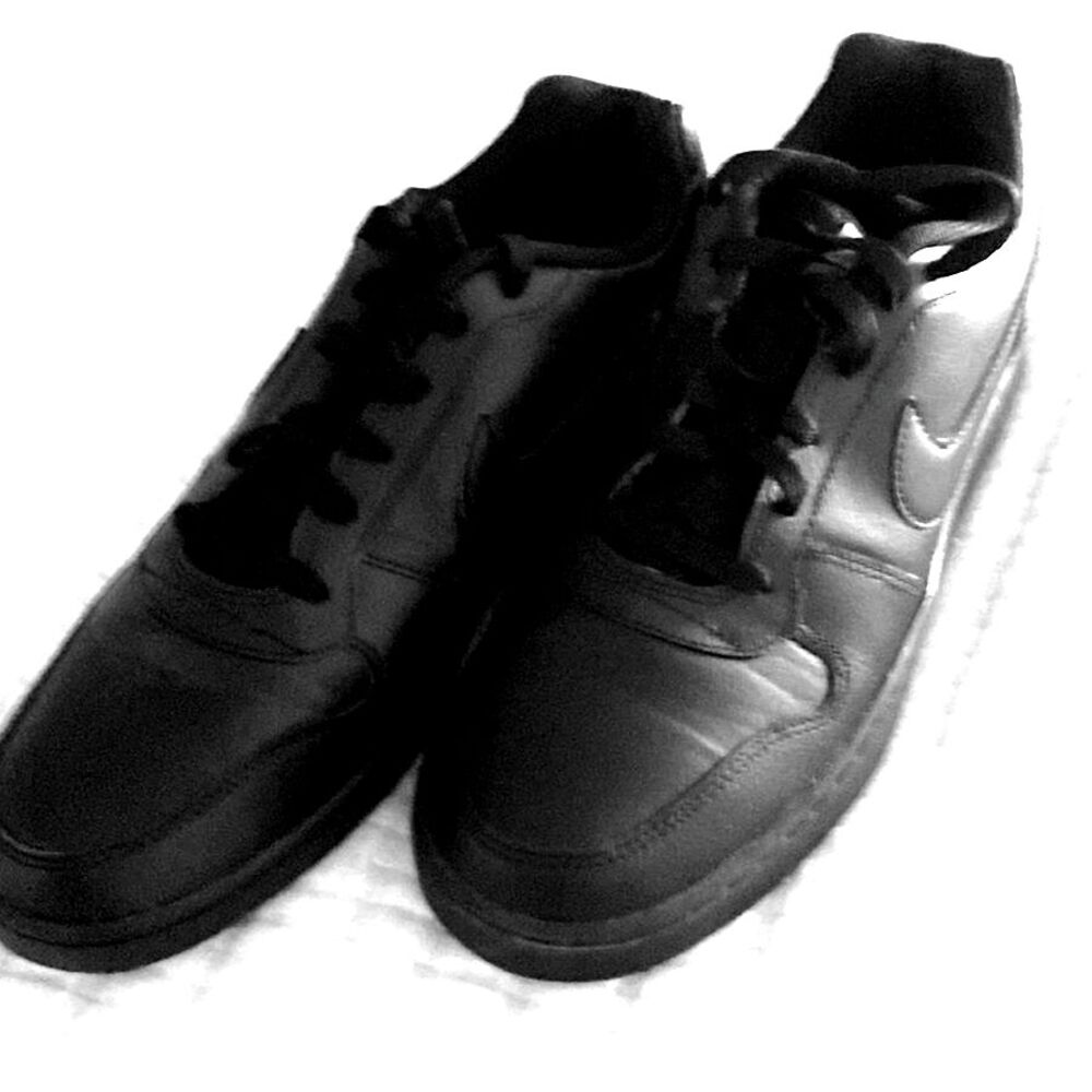 Nike Ebernon Low Men's Black/Black Size 9 Model # 1043579-77741